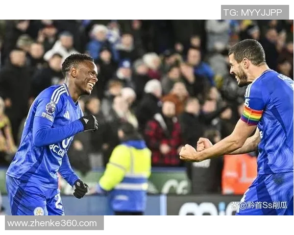 曼联主场惨遭莱斯特城逆转，卫冕冠军迎来开门红